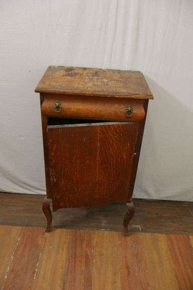 Antique Early 1900's Victorian Music Cabinet! (door won't stay shut, but otherwise good sturdy condition!) 20x14x37 (RD)