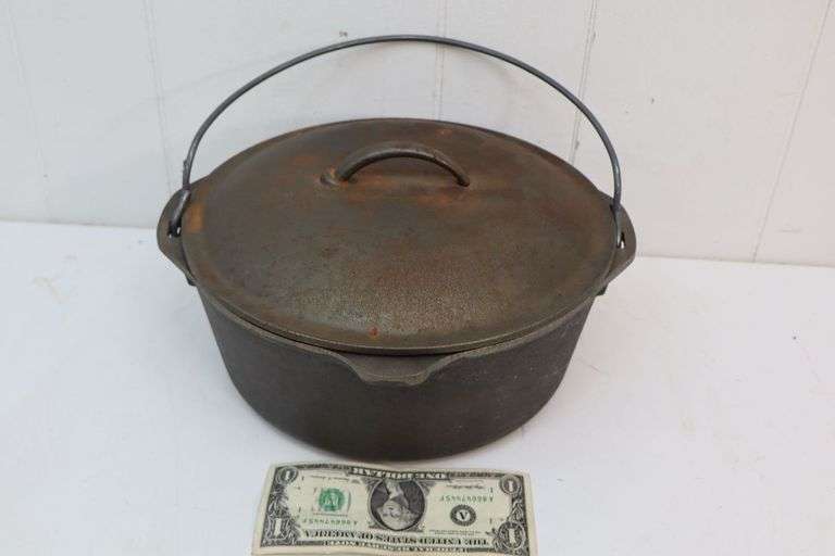 Lodge No. 8 10 1/4" Cast Iron Dutch Oven w/Lid! (9D)
