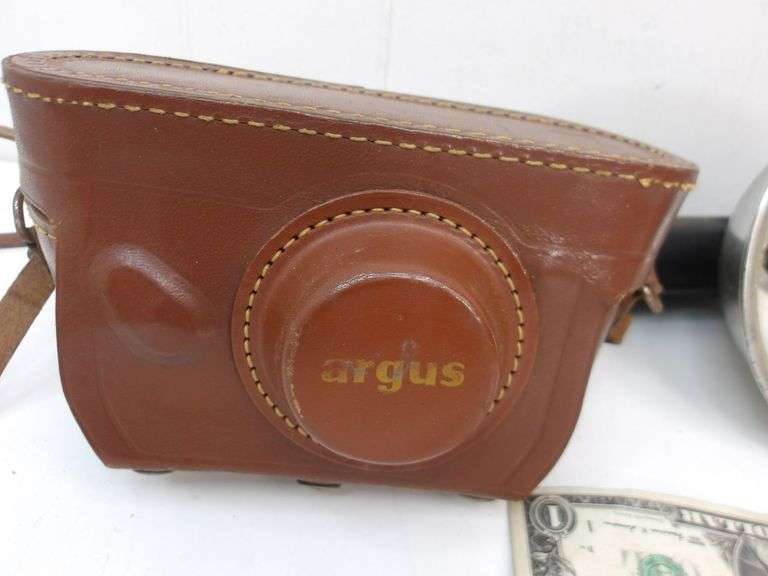 Vintage Brownie Hawkeye AND Targus Cameras w/Accessories! (12D)
