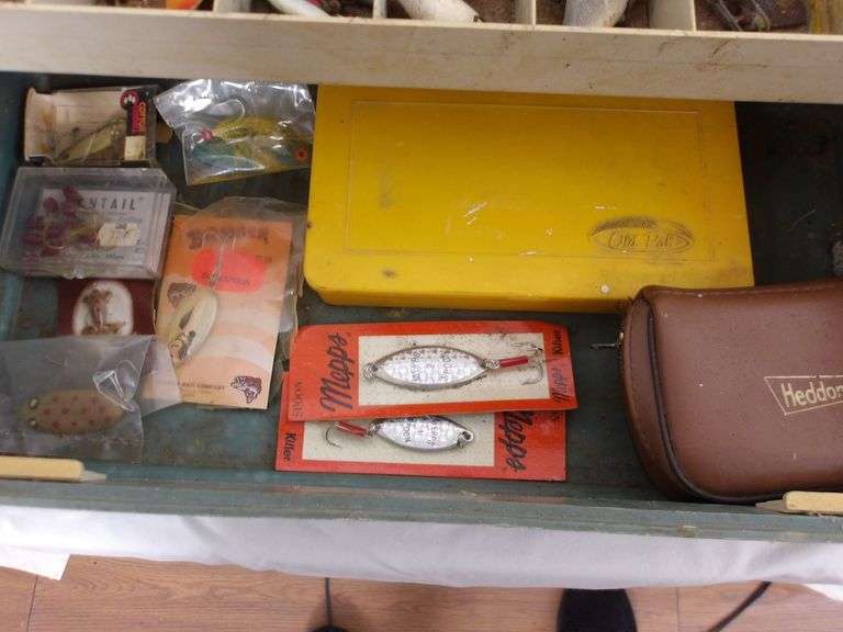 $ Vintage Tackle Box FULL of Vintage Lures & MORE! (5E)