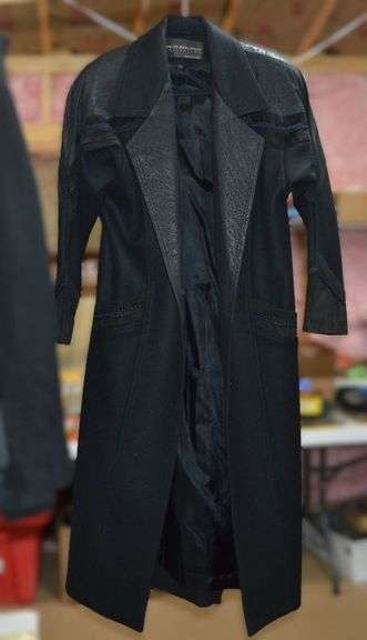 WOMEN'S JACKET - SIZE 4 - DAVID BENJAMIN COLLECTION, WOOL W/LEATHER TRIM. VERY NICE
