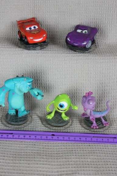 CASH ONLY Five Very Clean  Disney  Action Figures  (L2-2 Basket)