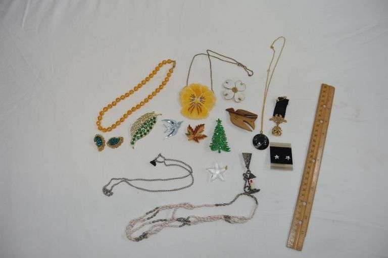 ASSORTED FASHION JEWELRY