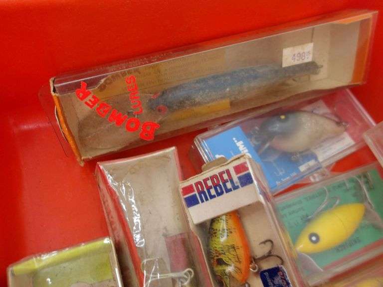 $ Lot of Assorted Vintage Fishing Lures! (12D)