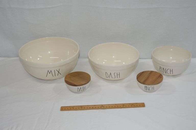 RAE DUNN MIXING BOWLS - NICE SET