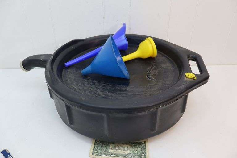 Lot of Automotive Fluid Change Accessories! (9E)