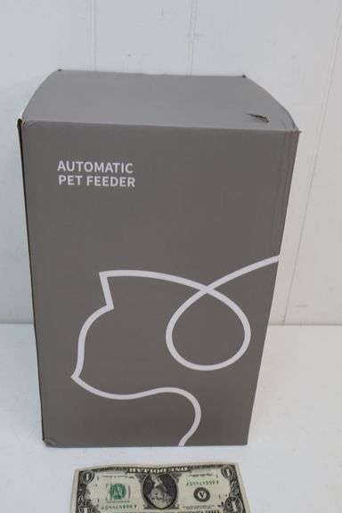 NEW *Large* Automatic Pet Feeder! Nice! (2C)