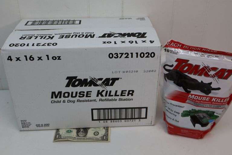 NEW Case of TomCat Mouse Killer! 4 - 16CT Bags w/Stations! (4C)