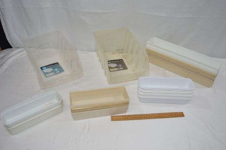 CONTAINERS AND STORAGE BAGS