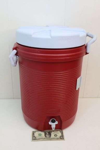 Rubbermaid 5-Gallon Beverage Dispenser! (6A)
