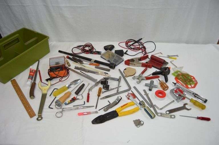 LARGE LOT OF ASSORTED TOOLS