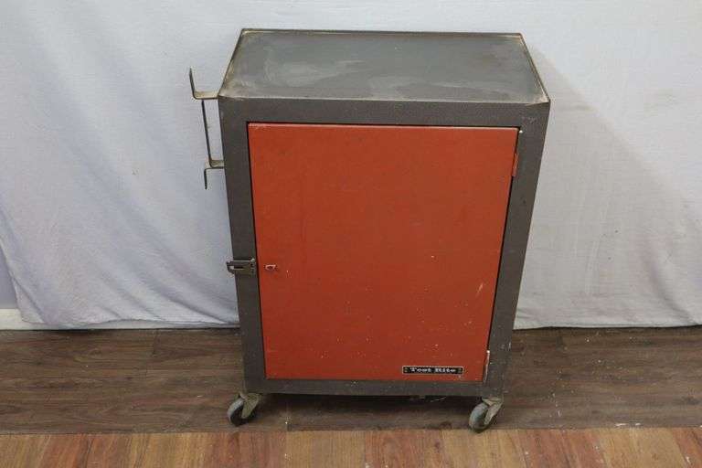 Test Rite Rolling Steel Tool Cabinet! (RD)