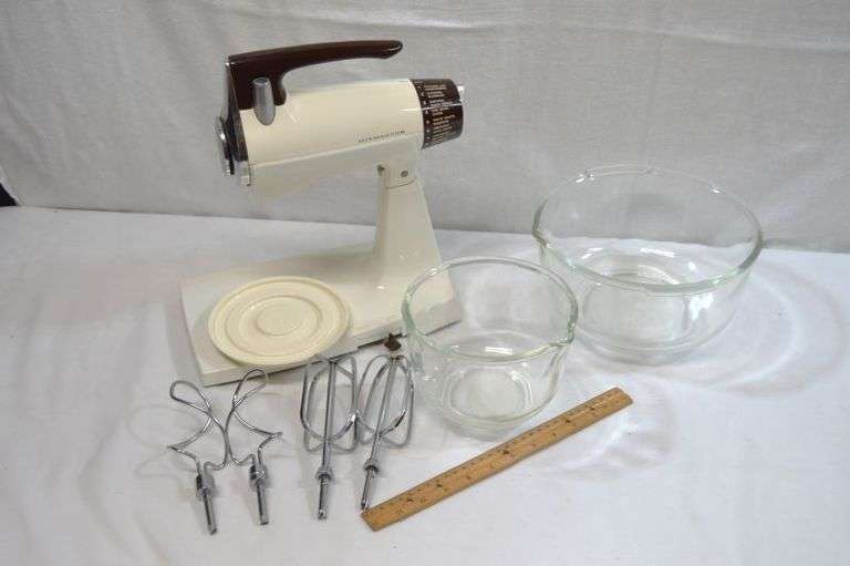 VINTAGE MIXMASTER MIXER WITH BOWLS - NO POWER CORD