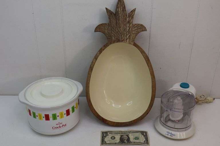 Small Crock Pot, Neat Pineapple Dish AND Mini Chopper! (10D)