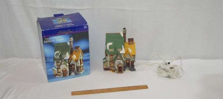 HOLIDAY TIME VILLAGE COLLECTIBLE MILLIE'S DINER