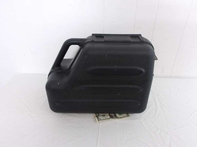 Black & Decker Circular Saw w/Nice Hard Carry Case! (6A)