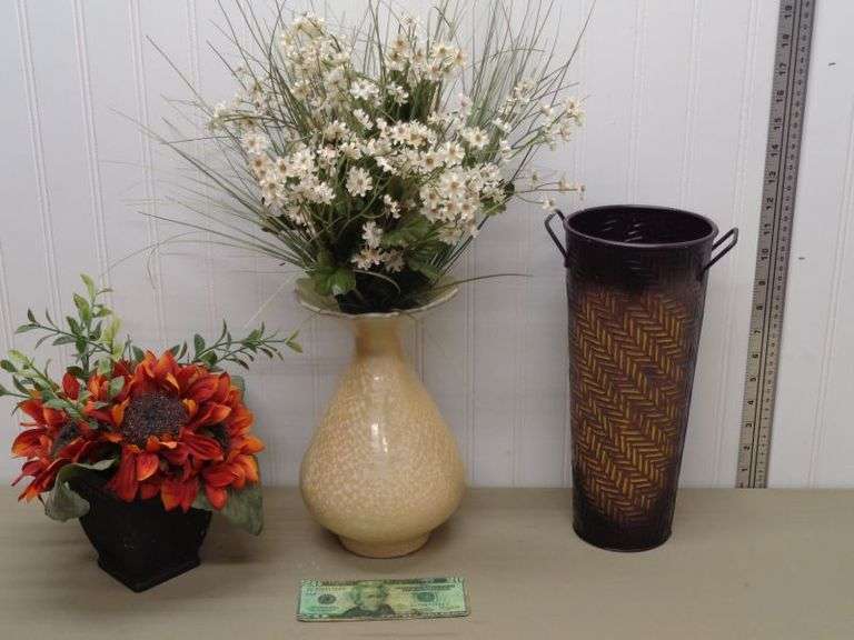3 pretty vases  and artificial flowers.