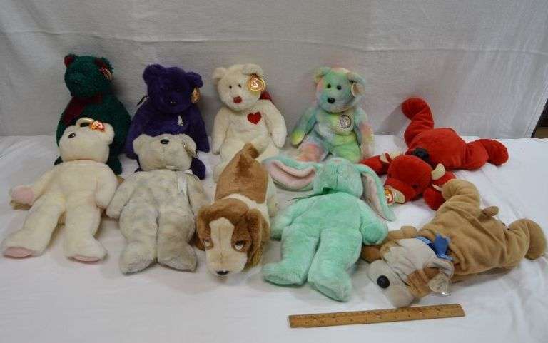 LOT OF VINTAGE LARGE BEANIE BABIES: B.B. BEAR, TRACKER & MORE