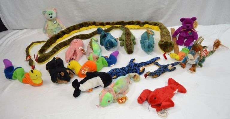 LARGE LOT OF VINTAGE TY BEANIE BABIES: IGGY, INKY, WAVES & MORE