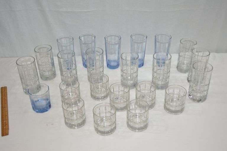 ANCHOR HOCKING ASSORTED BLUE & CLEAR DRINKING GLASSES & TUMBLERS