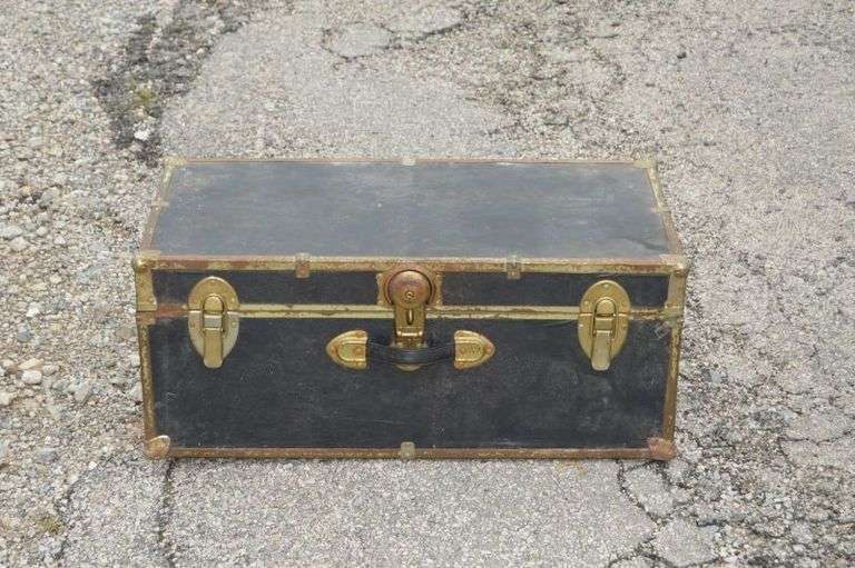 VINTAGE TRUNK