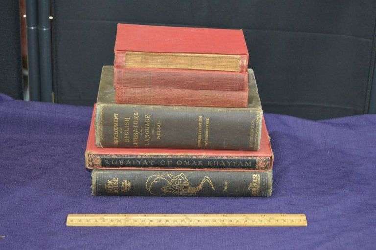 LOT OF BOOKS: THE TALISMAN BY SIR WALTER SCOTT BART (1926), DEVELOPMENT OF ENGLISH LITERATURE & LANGUAGES (1882), MY BOOKHOUSE THE TREASURE HUNT (1920) & MORE