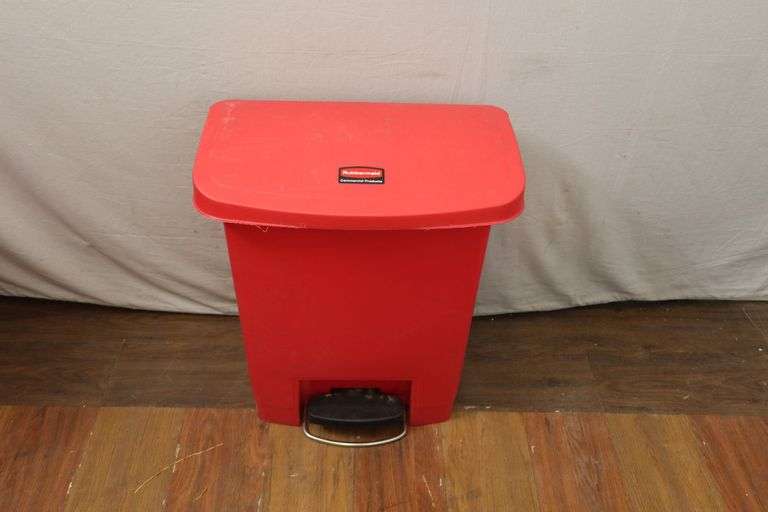 NEW Rubbermaid Commercial Slim Jim Step Trash Can! (W1)