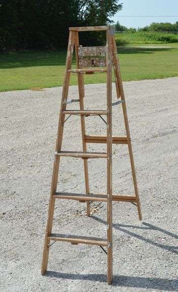 6' WOODEN STEP LADDER