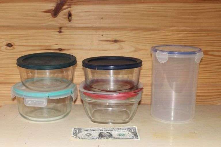 Pyrex, Anchor Hocking, Rubbermaid, Snap Ware Glass Containers with Lids and Plastic Container with Lid.  R414
