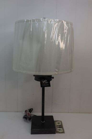 Ashley Table Lamp! (2A)