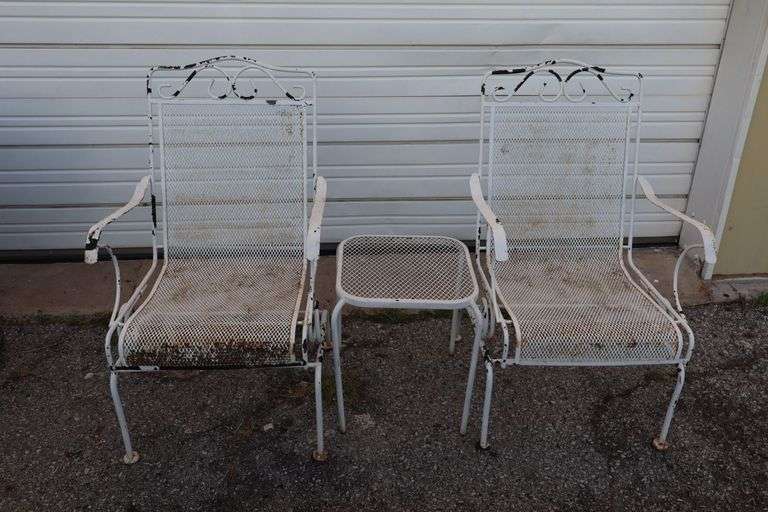 Vintage 3-Piece Wrought Iron Patio Set! Good condition! Just needs repainting! (RD)
