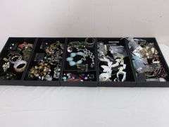 Large Lot of Assorted Pretty Jewelry! A lot of it is NEW w/tags! (13D)