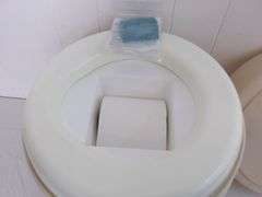 Portable Camping Toilet! Outside is a little dirty, but doesn't appear to have been used! (11A)