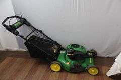 John Deere 22" MowMentum Self-Propelled Lawnmower! Starts and runs, but wont stay running. Most likely just needs carb cleaning/replacement. (RD)