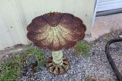 NEAT Small Vintage Cast Iron Bird Bath! (RD)