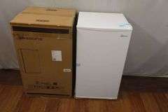 $ NEW Seasons 3.3 cu ft Mini Fridge! (RD)