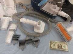 Homeika Pet Grooming Vacuum w/Accessories! Like new! Works great! (4B)