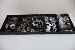 Large Lot of Assorted Pretty Jewelry! A lot of it is NEW w/tags! (13D)