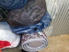 $ NICE Lot of Assorted Sleeping Bags, Air Mattresses, Tent & MORE! Coleman, Ozark Trail, ETC! All are in EXCELLENT condition! **CART NOT INCLUDED** (RD)