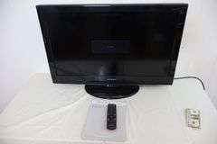 Dynex 32" TV w/Remote! (RD)