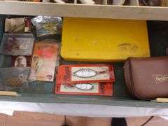 $ Vintage Tackle Box FULL of Vintage Lures & MORE! (5E)