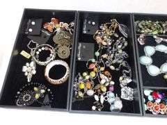 Large Lot of Assorted Pretty Jewelry! A lot of it is NEW w/tags! (13D)