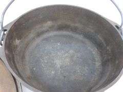 Lodge No. 8 10 1/4" Cast Iron Dutch Oven w/Lid! (9D)
