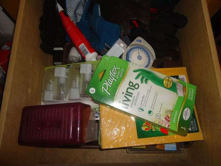 CASH ONLY Kitchen Drawer Lot. (K)