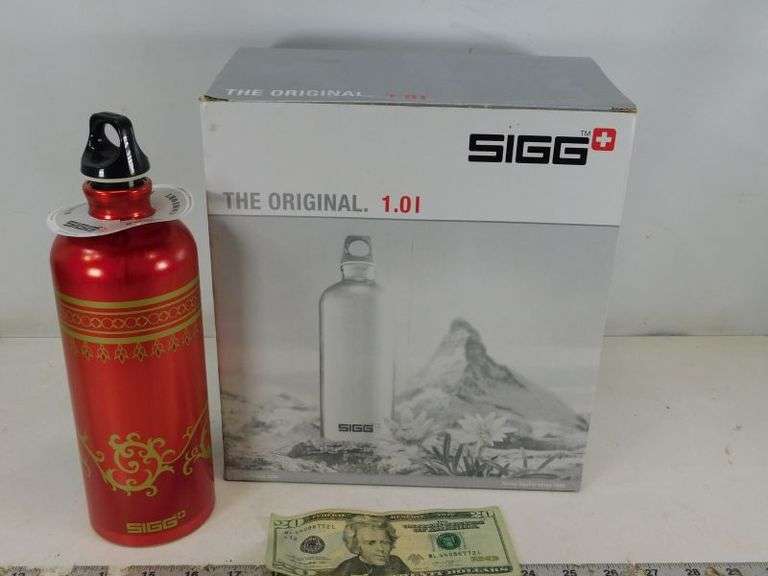 SIGG  Water Bottles- New in Box-6 Box