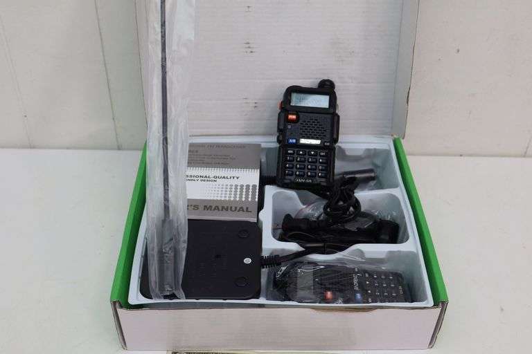 NEW Baofeng UV-5R Portable Two-Way Radio/Walkie Talkie Set! Nice! (2B)