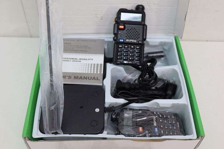NEW Baofeng UV-5R Portable Two-Way Radio/Walkie Talkie Set! Nice! (2B)
