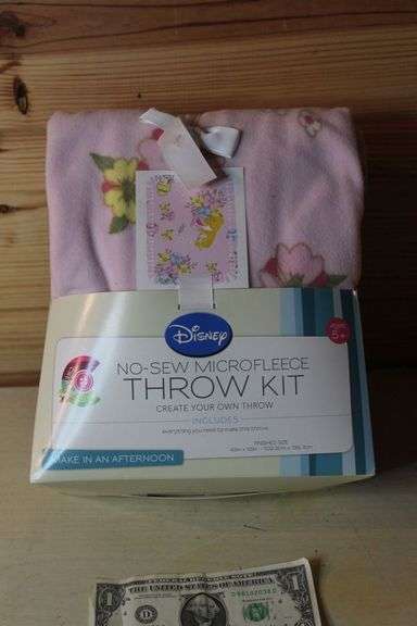Disney No-Sew Microfleece Throw Kit.  Create Your Own Throw Includes Everything you Need-NIP.