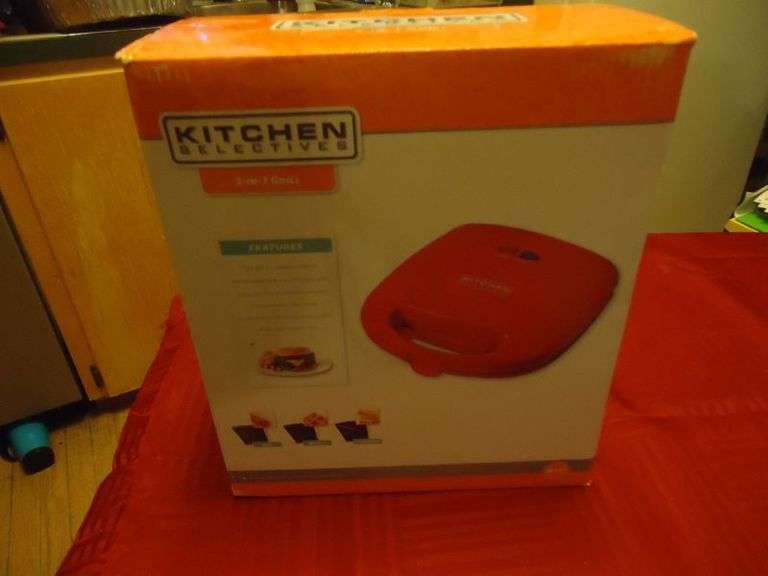 CASH ONLY New in the Box, Kitchen Selectives 3 in 1 Grill. (K)