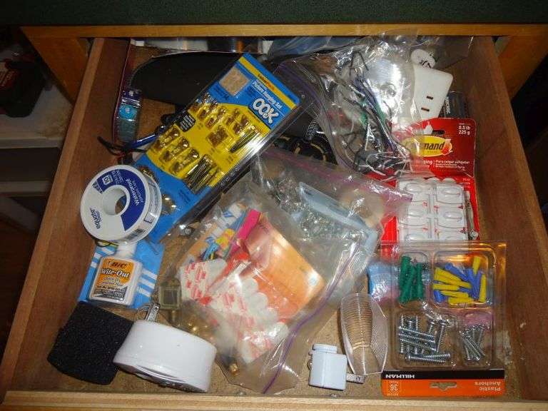 CASH ONLY Kitchen Drawer Lot. (K)